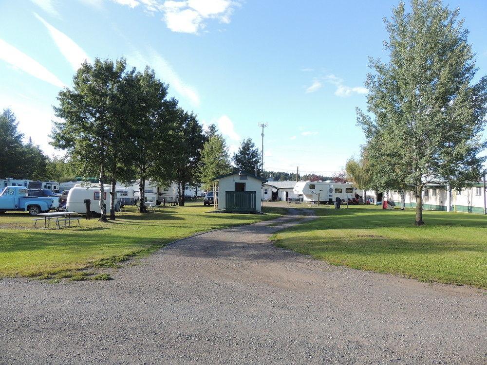 100 Mile Motel & Rv Park 100 Mile House Exterior foto
