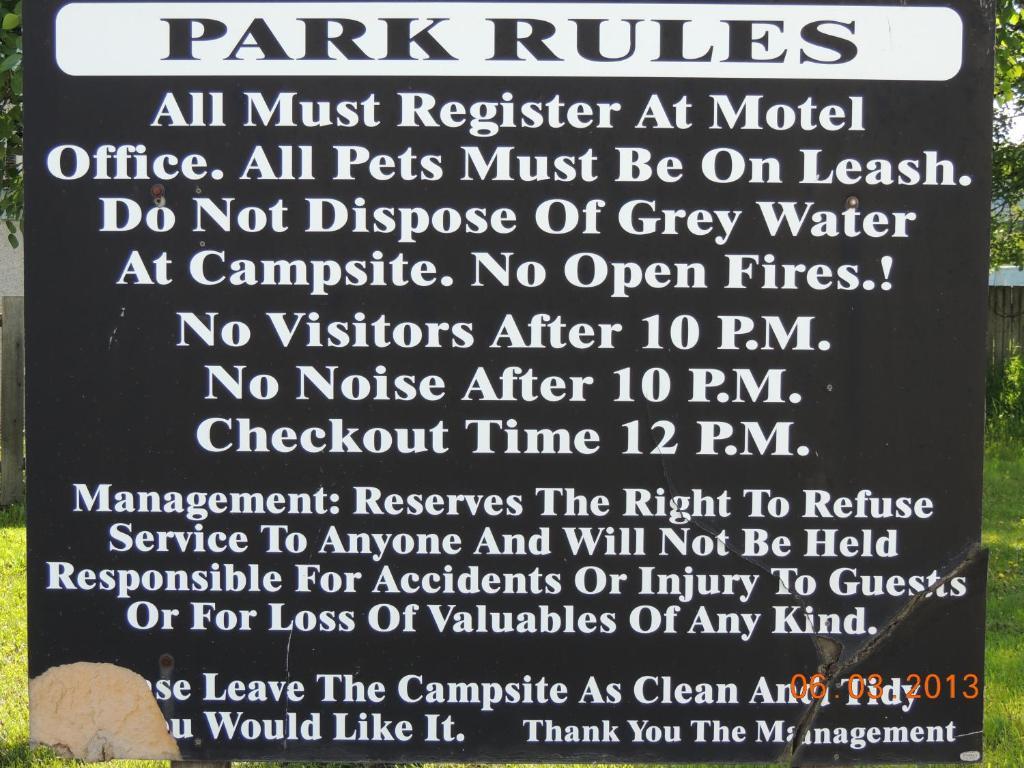 100 Mile Motel & Rv Park 100 Mile House Exterior foto