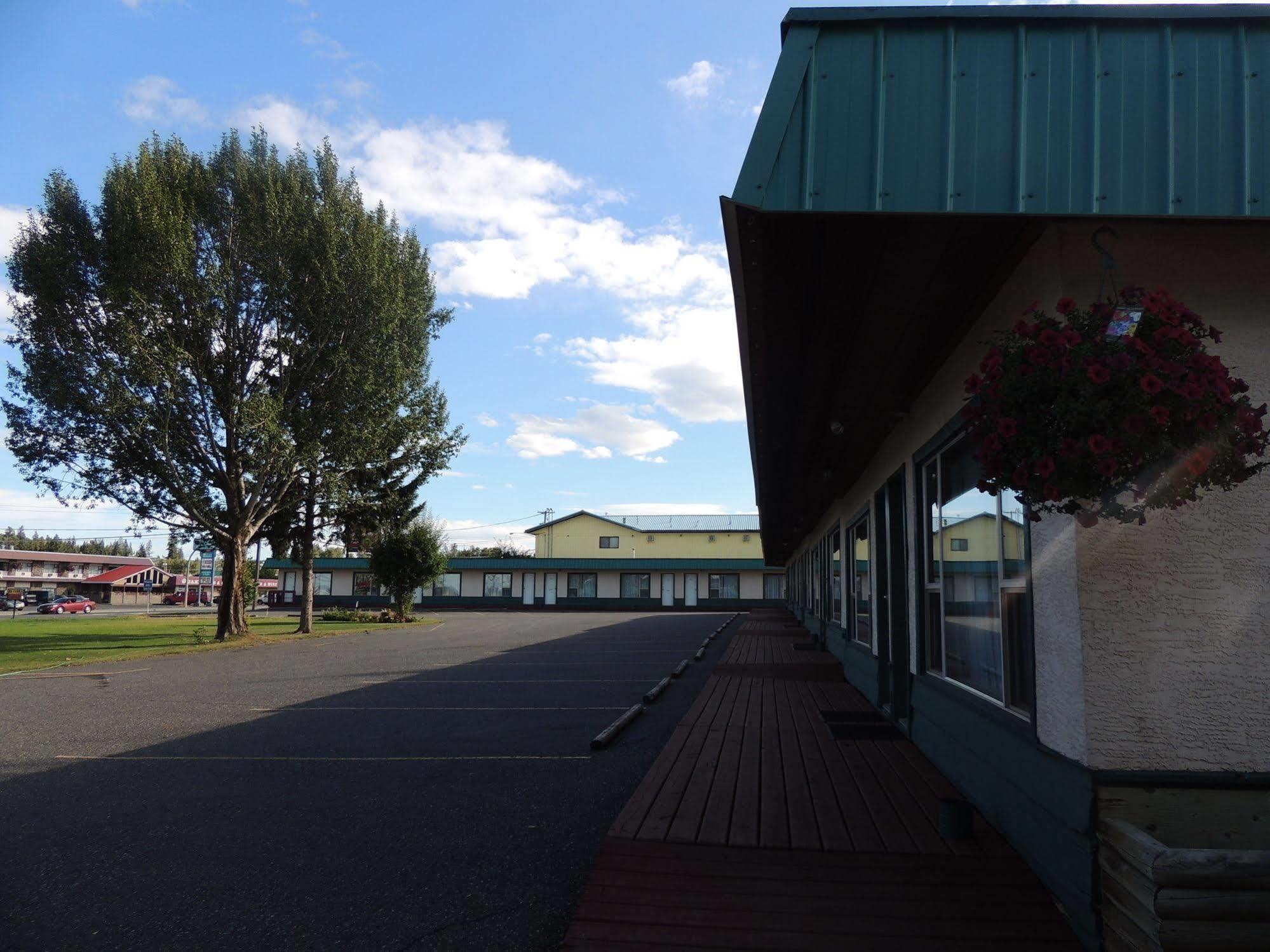 100 Mile Motel & Rv Park 100 Mile House Exterior foto