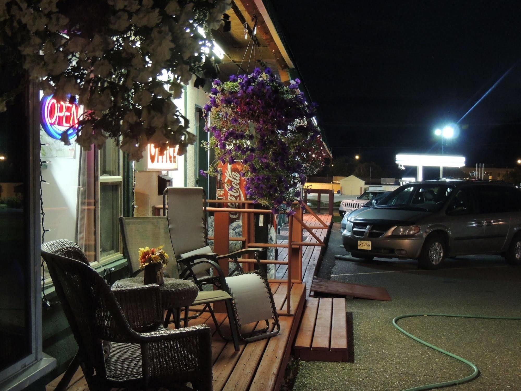 100 Mile Motel & Rv Park 100 Mile House Exterior foto