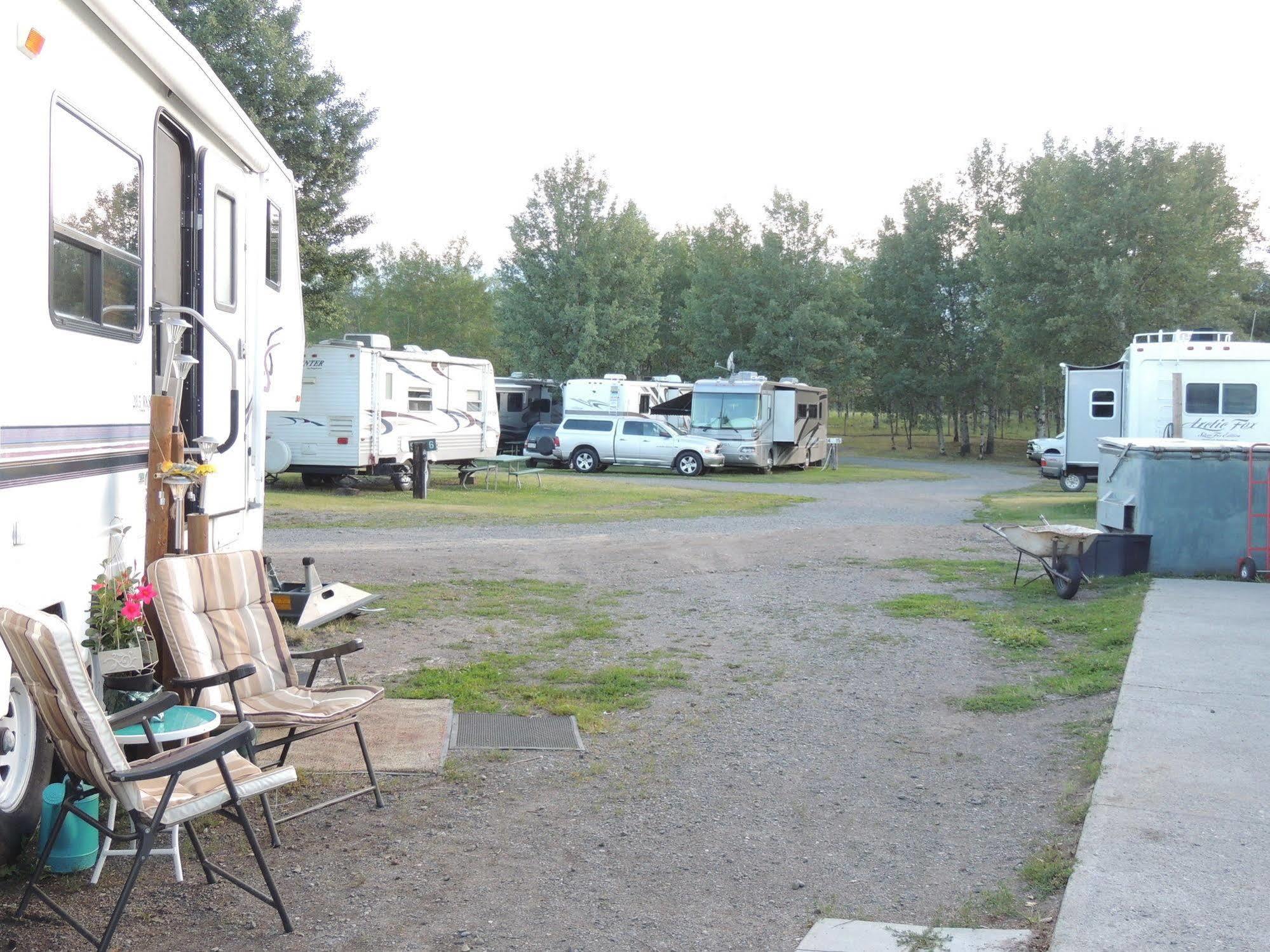 100 Mile Motel & Rv Park 100 Mile House Exterior foto