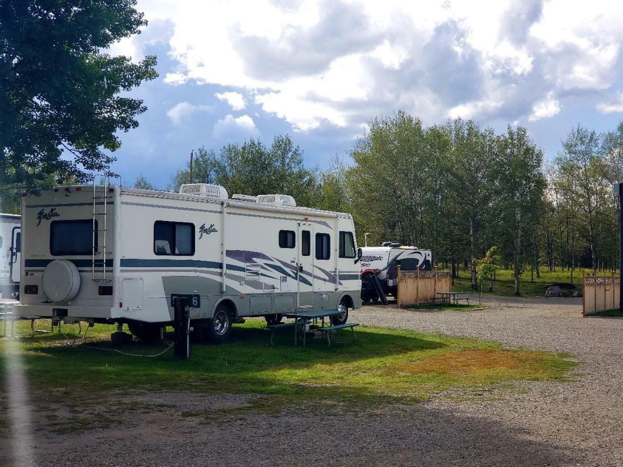 100 Mile Motel & Rv Park 100 Mile House Exterior foto
