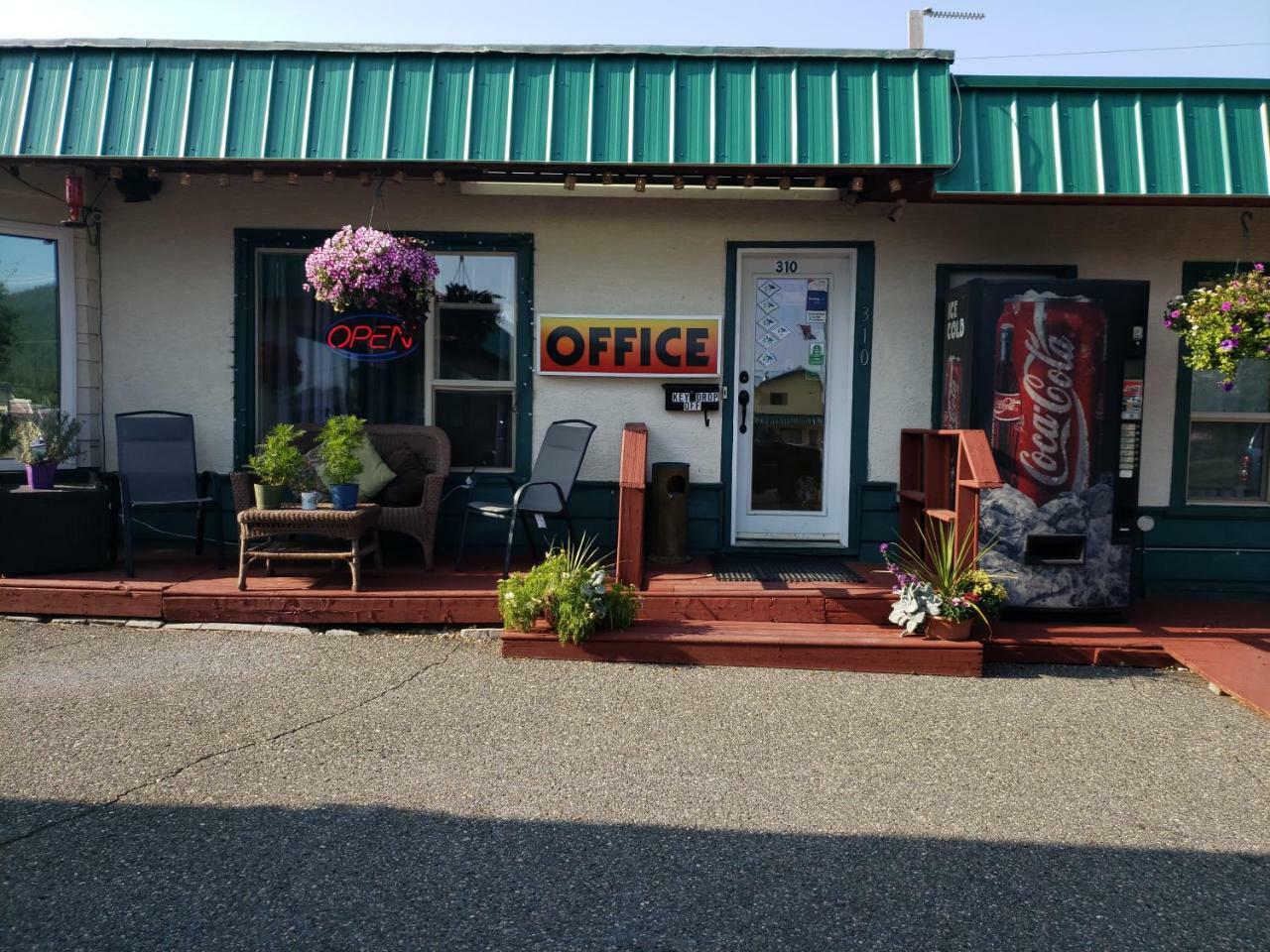 100 Mile Motel & Rv Park 100 Mile House Exterior foto