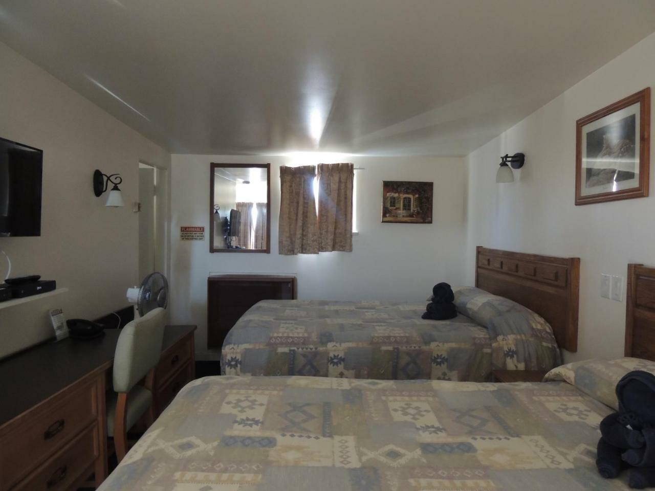 100 Mile Motel & Rv Park 100 Mile House Exterior foto