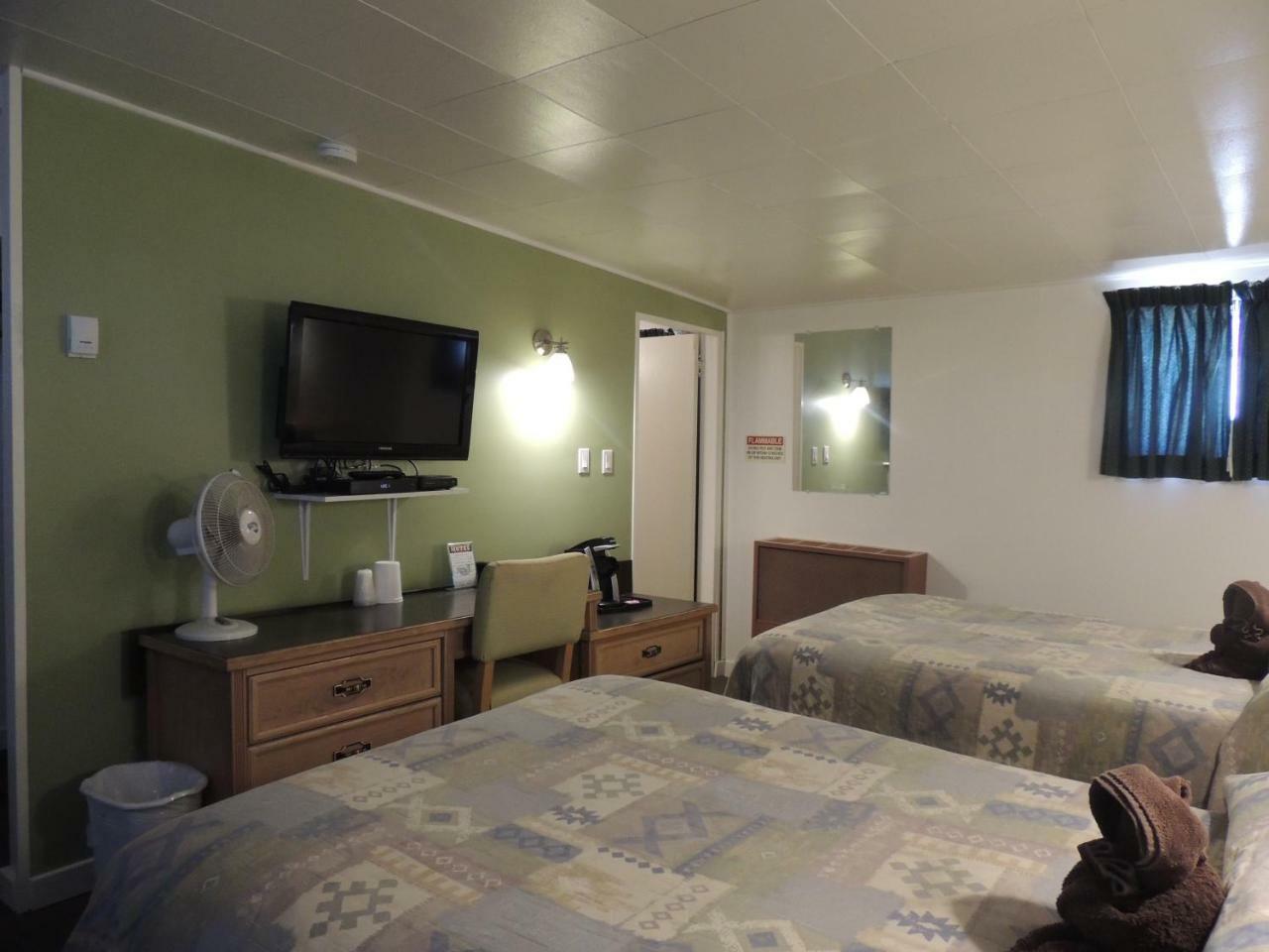 100 Mile Motel & Rv Park 100 Mile House Exterior foto